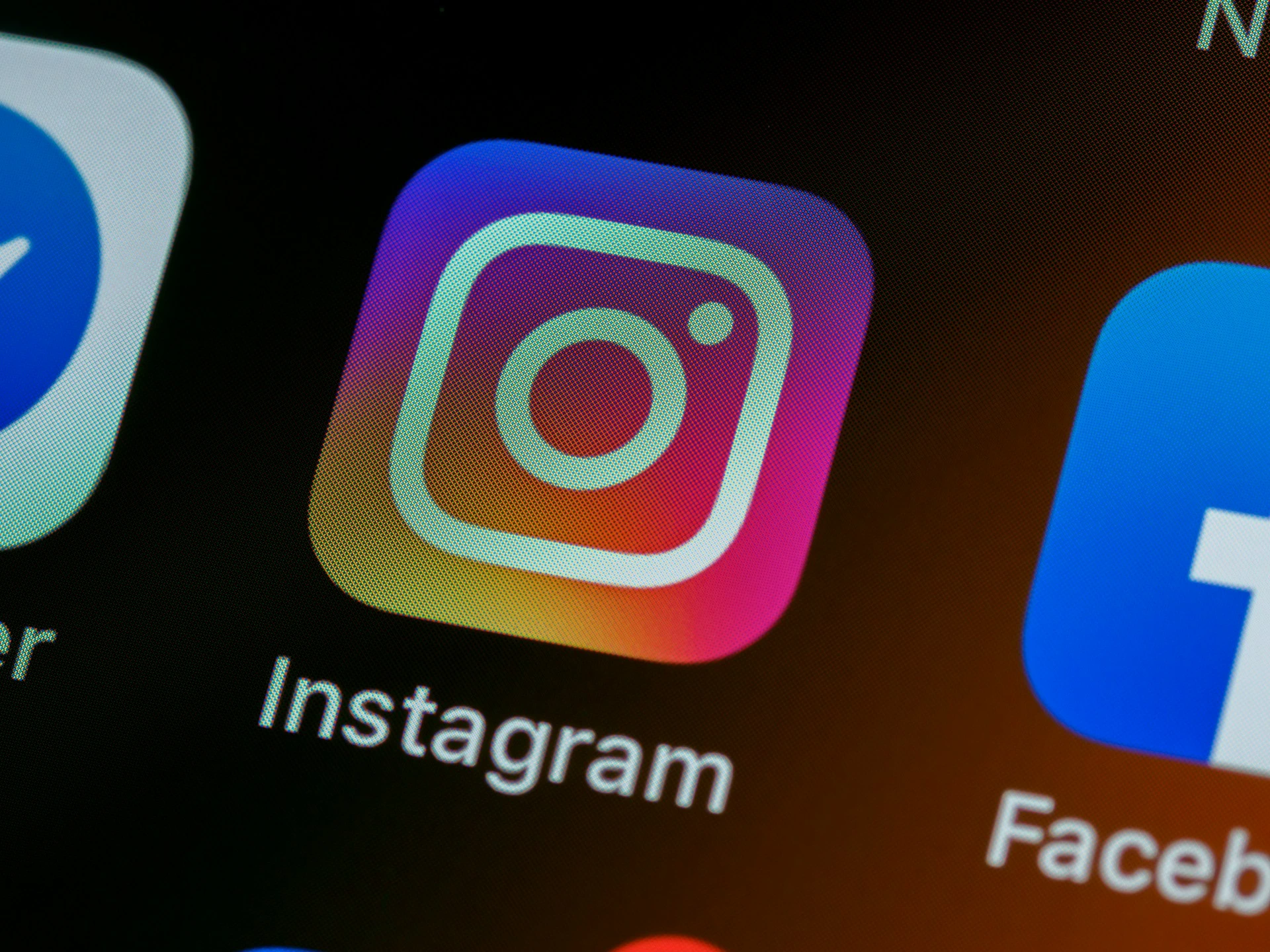 Meta entlässt Mitarbeiter in mehreren Abteilungen, einschließlich Instagram und WhatsApp