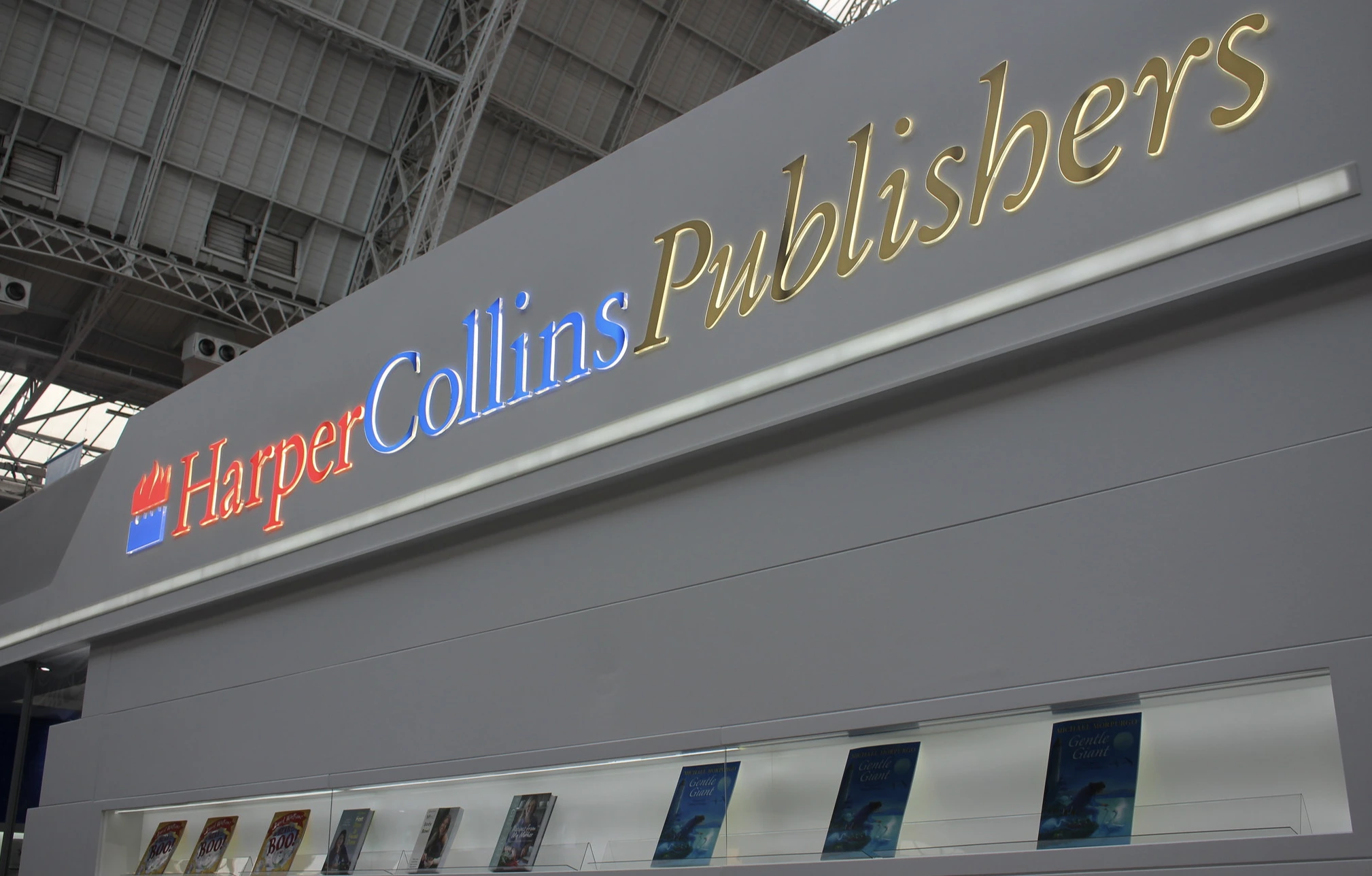 HarperCollins kooperiert mit KI-Unternehmen, Autoren diskutieren über Beteiligung